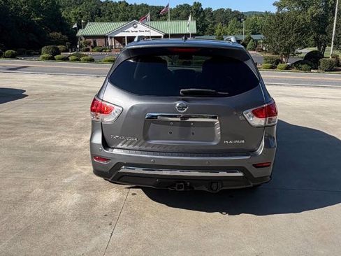 Used 2015 Nissan Pathfinder Platinum w/ Family Entertainment Package FWD image 4