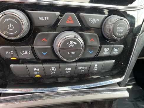 Used 2020 Jeep Grand Cherokee Altitude AWD/4WD image 14