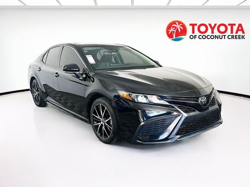 Used 2023 Toyota Camry SE w/ Cold Weather Package FWD image 1