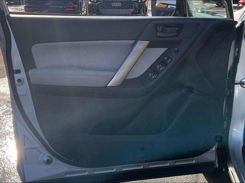 Used 2017 Subaru Forester 2.5i Premium image 23