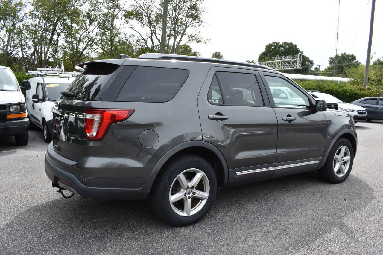 Used 2019 Ford Explorer XLT FWD image 2