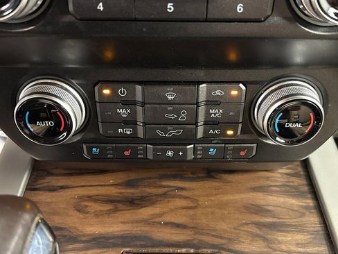 Used 2019 Ford F150 Lariat w/ Equipment Group 502A Luxury AWD/4WD image 27