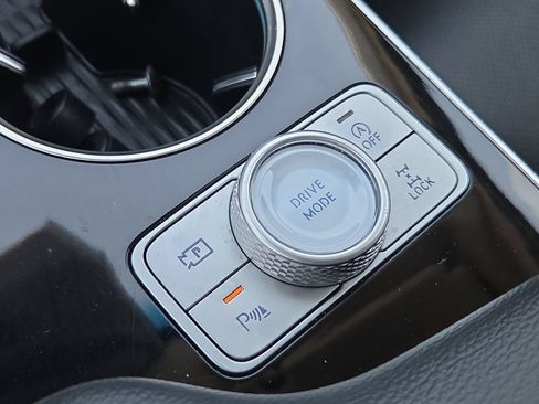 Certified 2025 Genesis GV80 2.5T Standard AWD/4WD image 29