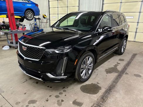 Used 2025 Cadillac XT6 Premium Luxury image 7