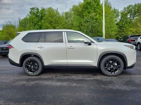 New 2026 Toyota Grand Highlander AWD image 3