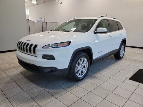 Used 2018 Jeep Cherokee Latitude Plus image 48
