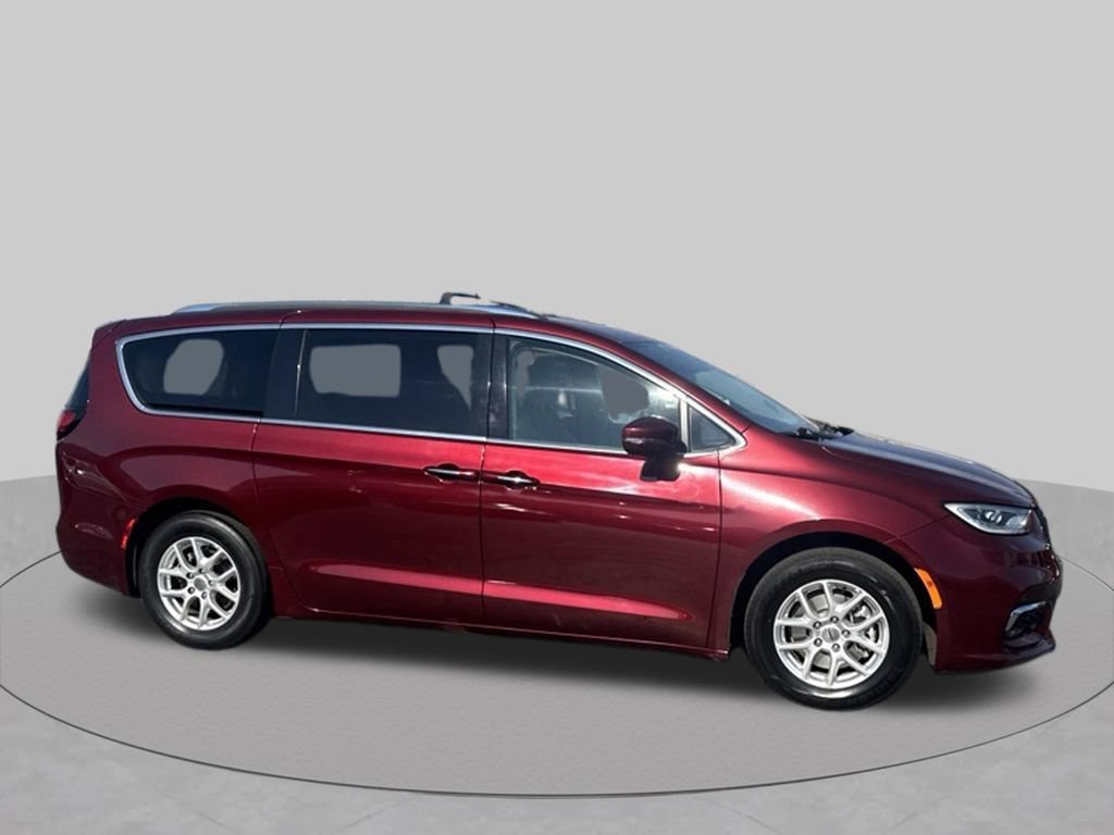 Used 2021 Chrysler Pacifica Touring-L FWD image 4