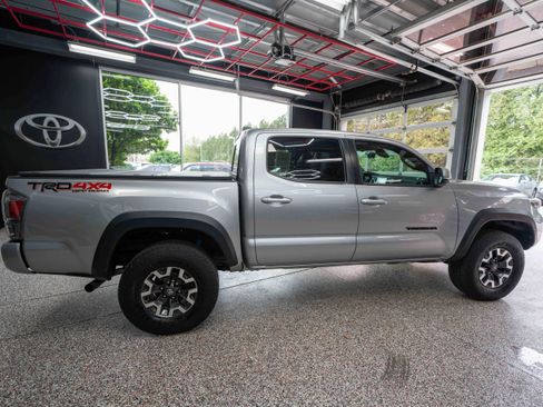 Used 2023 Toyota Tacoma TRD Off-Road w/ TRD Premium Off Road Package AWD/4WD image 4
