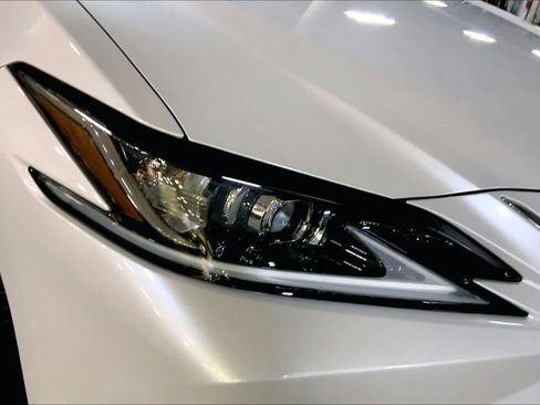 Certified 2022 Lexus ES 350 w/ Premium Package image 27