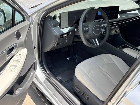 Used 2025 Hyundai Sonata SEL FWD image 10