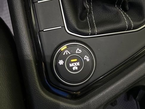 Used 2023 Volkswagen Taos SEL image 13