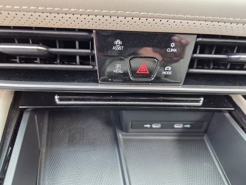 Used 2024 Volkswagen Atlas SE FWD image 9