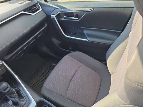 Used 2019 Toyota RAV4 XLE image 18