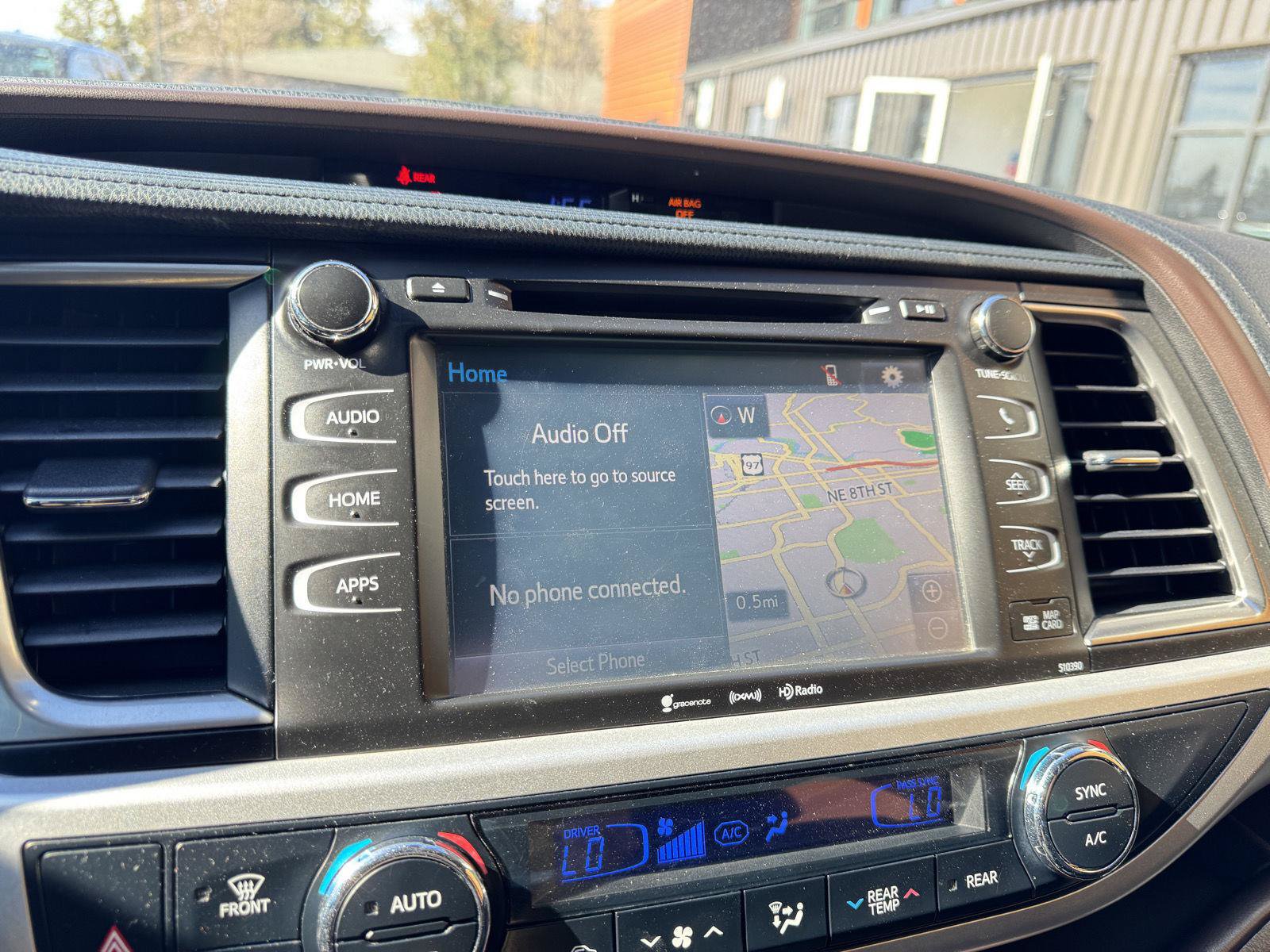 Used 2019 Toyota Highlander XLE AWD/4WD image 17