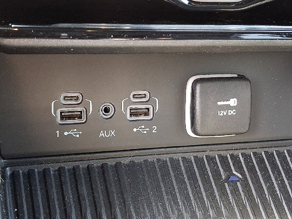 Used 2026 Jeep Grand Cherokee Altitude AWD/4WD image 25