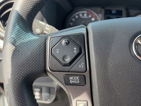 Used 2022 Toyota Tacoma TRD Off-Road AWD/4WD image 15