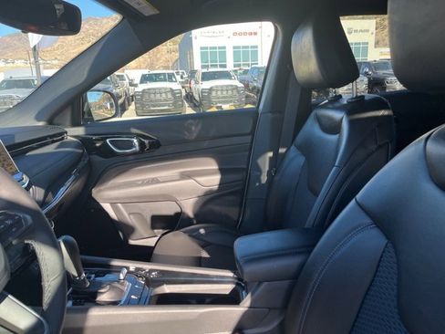New 2026 Jeep Compass Latitude image 12