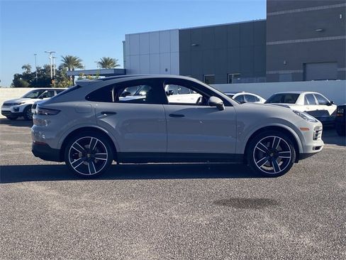 Used 2022 Porsche Cayenne S image 27