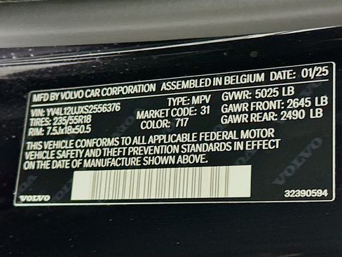 Used 2025 Volvo XC40 B5 Core image 12