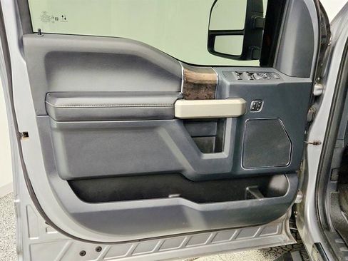 Used 2022 Ford F350 Lariat w/ Black Appearance Package image 7