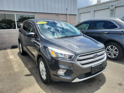 Used 2019 Ford Escape SE FWD image 3
