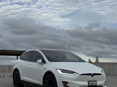 Used 2017 Tesla Model X 90D image 1