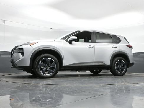 Used 2024 Nissan Rogue SV FWD image 45