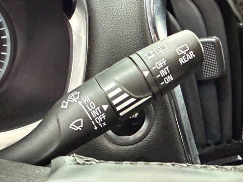 Used 2023 Chevrolet Traverse LT image 13