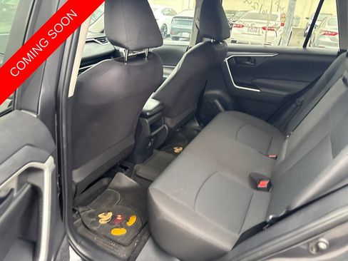 Used 2021 Toyota RAV4 LE FWD image 11