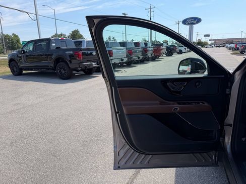 Used 2020 Lincoln Aviator Reserve w/ Equipment Group 201A AWD/4WD image 12
