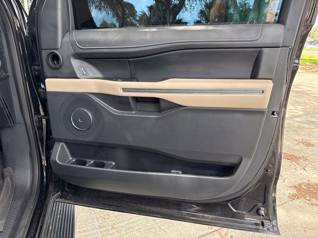 Used 2023 Ford Expedition XLT RWD image 17