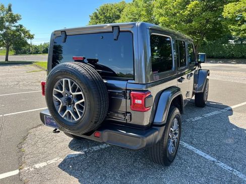Used 2025 Jeep Wrangler Unlimited Sahara AWD/4WD image 10