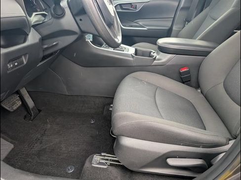 Used 2024 Toyota RAV4 LE FWD image 9