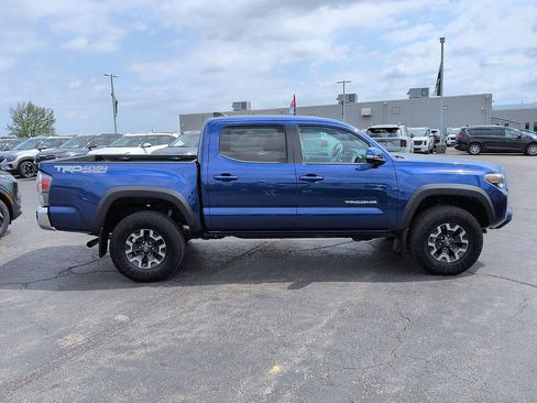 Used 2022 Toyota Tacoma TRD Off-Road image 2