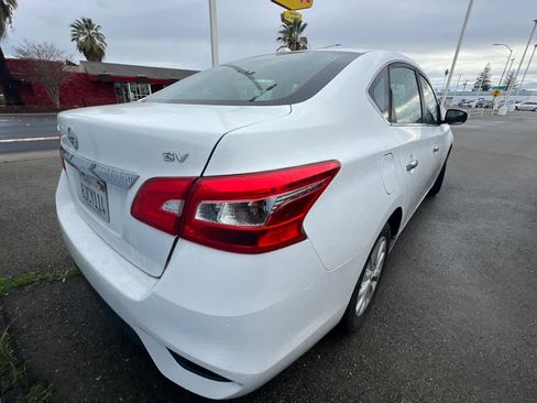 Used 2019 Nissan Sentra SV image 2