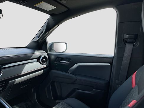 Used 2024 Chevrolet Colorado Z71 w/ Z71 Convenience Package 2 image 25