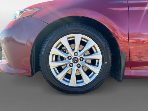 Used 2018 Toyota Camry LE image 15
