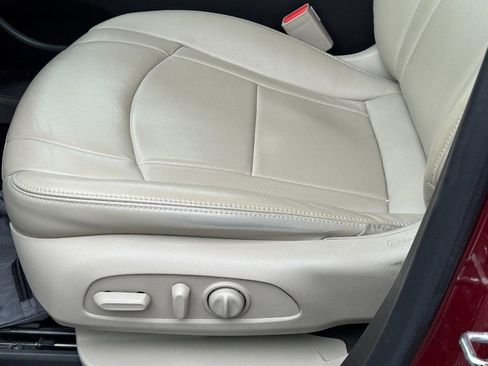 Used 2019 Buick Enclave Essence image 28