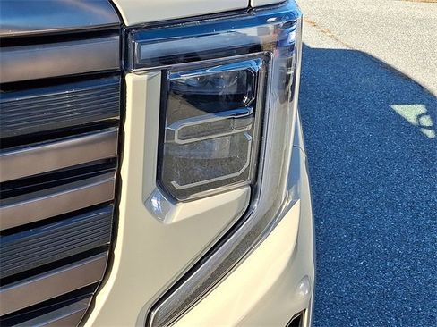 Used 2023 GMC Sierra 1500 AT4X image 9