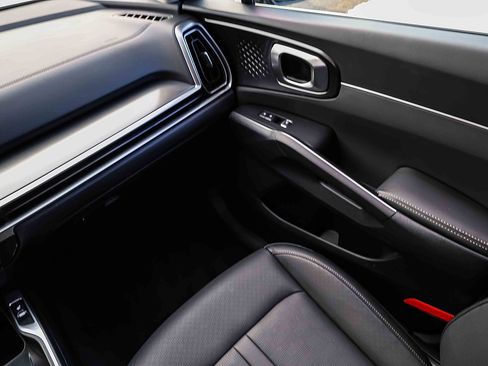Certified 2025 Kia Sorento S image 17