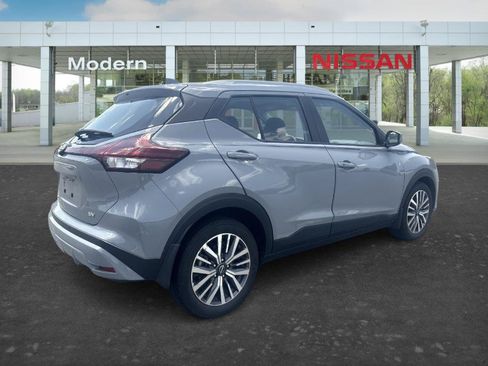 Certified 2023 Nissan Kicks SV FWD image 5
