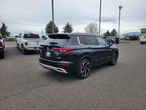 Used 2024 Mitsubishi Outlander SEL AWD/4WD image 3