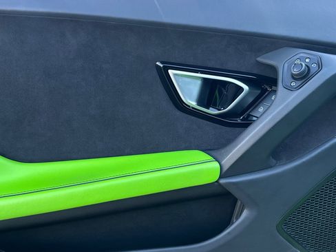 Used 2021 Lamborghini Huracan EVO image 26