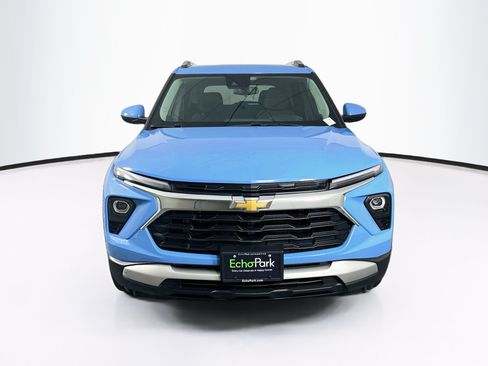 Used 2024 Chevrolet TrailBlazer LT FWD image 2