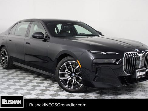 Used 2025 BMW 740i image 1