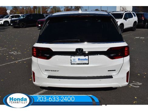 New 2026 Honda Odyssey Touring image 9