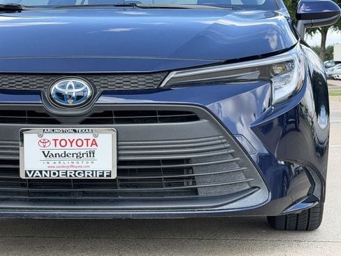 Used 2025 Toyota Corolla LE FWD image 9