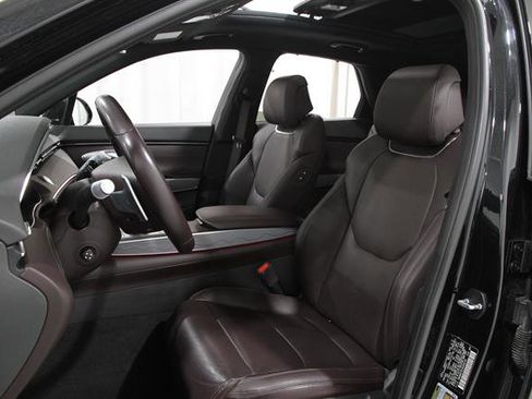 Certified 2022 Genesis GV70 2.5T w/ Advanced Package image 5