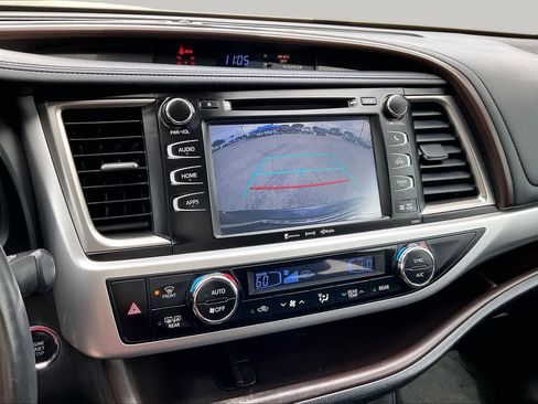 Used 2019 Toyota Highlander XLE FWD image 27