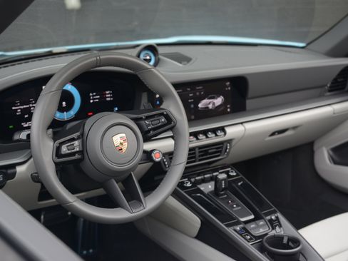 Certified 2025 Porsche 911 Carrera RWD image 4